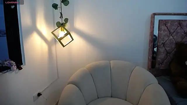 Snapshot of amaranta_rouse chatting on 09/19/25, 10:38 amaranta rouse online show from 09/19/25, 10:38