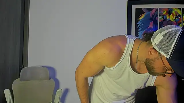 Snapshot of JoshuaLyon chatting on 10/31/25, 05:03 JoshuaLyon online show from 10/31/25, 05:03