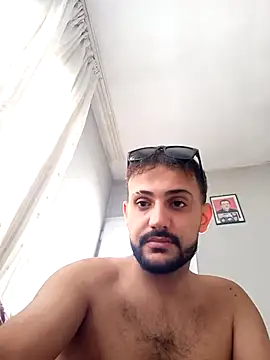 Snapshot of Muratcan33 chatting on 10/14/25, 11:44 Muratcan33 online show from 10/14/25, 11:44