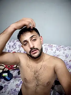 Snapshot of Muratcan33 chatting on 10/17/25, 09:28 Muratcan33 online show from 10/17/25, 09:28