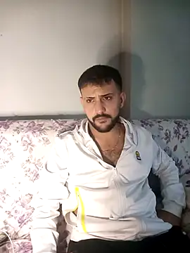 Snapshot of Muratcan33 chatting on 10/23/25, 04:12 Muratcan33 online show from 10/23/25, 04:12