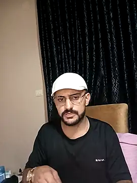 Snapshot of Muratcan33 chatting on 11/08/25, 04:07 Muratcan33 online show from 11/08/25, 04:07