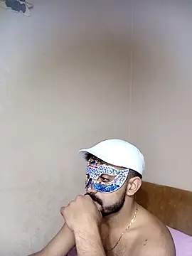 Snapshot of Muratcan33 chatting on 11/13/25, 07:24 Muratcan33 online show from 11/13/25, 07:24