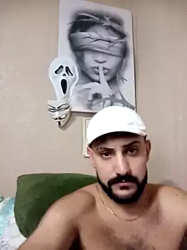 Snapshot of Muratcan33 chatting on 11/22/25, 01:32 Muratcan33 online show from 11/22/25, 01:32