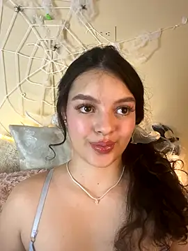 Snapshot of AriaHeavenss chatting on 10/20/25, 12:22 AriaHeavenss online show from 10/20/25, 12:22