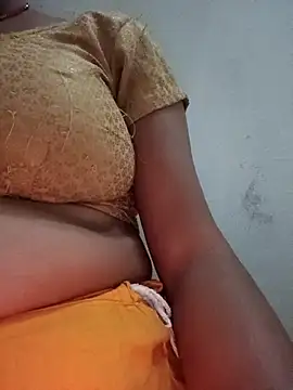 Snapshot of Resmi_Nair_Cpl chatting on 09/30/25, 01:21 Resmi Nair Cpl online show from 09/30/25, 01:21