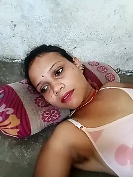 Snapshot of Chandni_Love143 chatting on 09/17/25, 04:14 Chandni Love143 online show from 09/17/25, 04:14