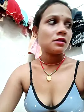 Snapshot of Chandni_Love143 chatting on 09/20/25, 03:51 Chandni Love143 online show from 09/20/25, 03:51