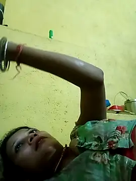 Snapshot of Chandni_Love143 chatting on 10/15/25, 04:40 Chandni Love143 online show from 10/15/25, 04:40