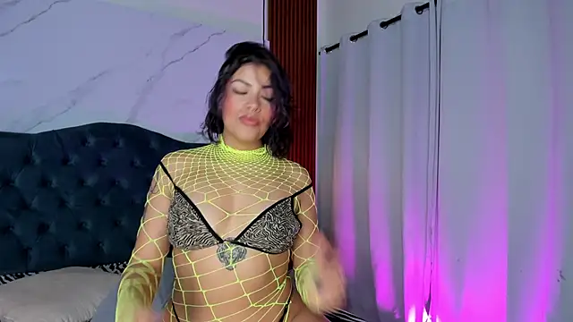 sara zc online show from 10/28/25, 11:47