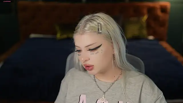 Yuki sun online show from 11/22/25, 03:33