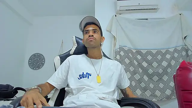 adri sexboy229 online show from 10/14/25, 12:55