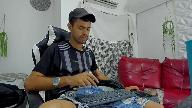 adri sexboy229 online show from 10/15/25, 01:50