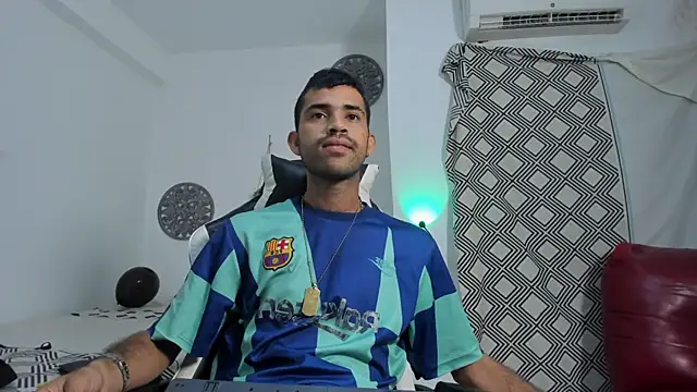 adri sexboy229 online show from 10/17/25, 06:05