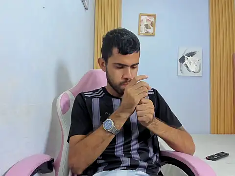 adri sexboy229 online show from 10/24/25, 06:21