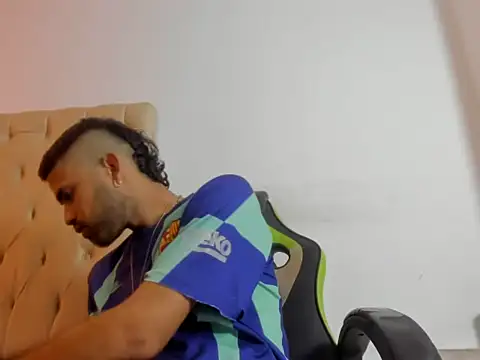 adri sexboy229 online show from 11/14/25, 06:45