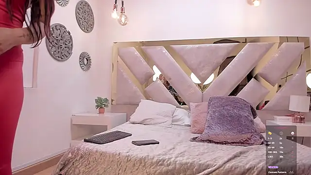 Marianee Rousse online show from 10/27/25, 10:36