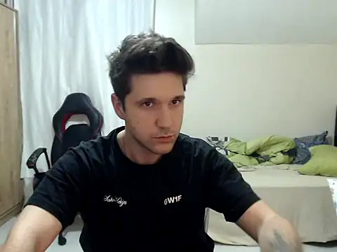 Snapshot of 2handsomemann chatting on 09/16/25, 12:00 2handsomemann online show from 09/16/25, 12:00