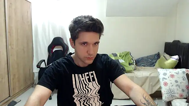 Snapshot of 2handsomemann chatting on 09/17/25, 01:24 2handsomemann online show from 09/17/25, 01:24