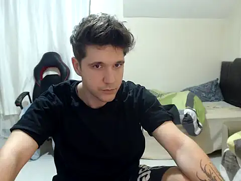 Snapshot of 2handsomemann chatting on 10/04/25, 08:51 2handsomemann online show from 10/04/25, 08:51