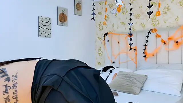 Celeste Ackerman online show from 10/24/25, 07:54