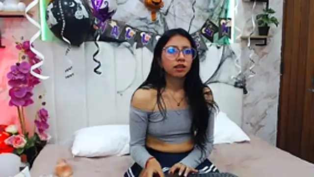 VioletxBloom online show from 10/18/25, 12:24