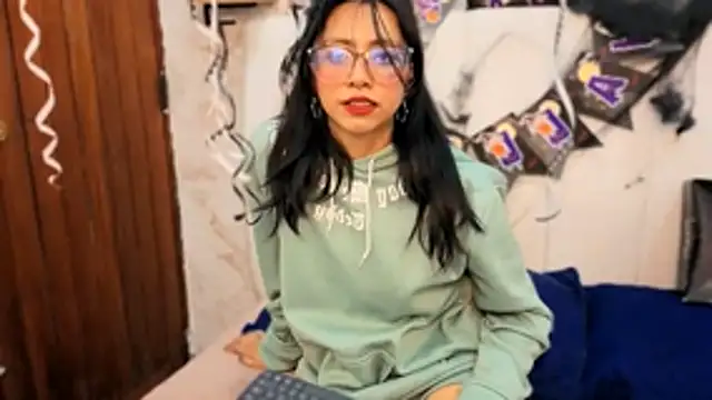 VioletxBloom online show from 10/23/25, 10:08