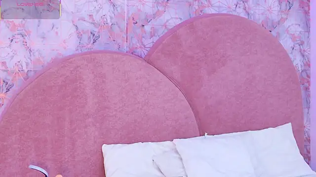 Snapshot of Samanta_Isel chatting on 09/27/25, 03:00 Samanta Isel online show from 09/27/25, 03:00