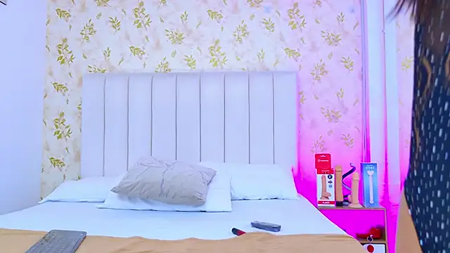 Snapshot of Samanta_Isel chatting on 11/13/25, 03:05 Samanta Isel online show from 11/13/25, 03:05