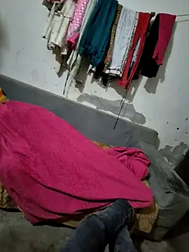 Snapshot of UP16LT5355 chatting on 11/25/25, 08:20 UP16LT5355 online show from 11/25/25, 08:20