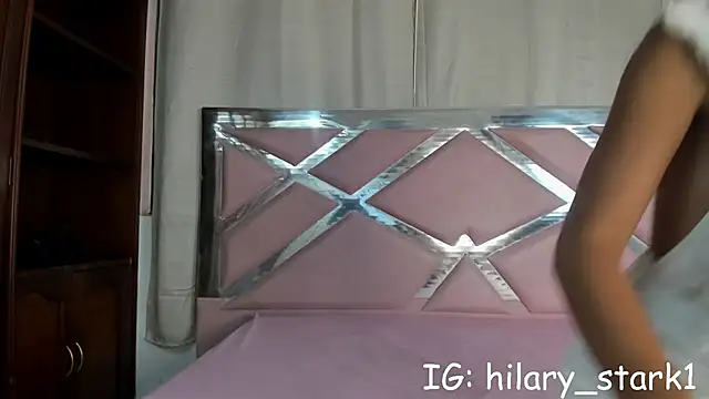 Snapshot of HilaryStarkx chatting on 10/02/25, 12:01 HilaryStarkx online show from 10/02/25, 12:01