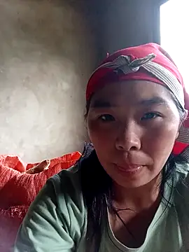 quynhkoolbae online show from 10/13/25, 09:42