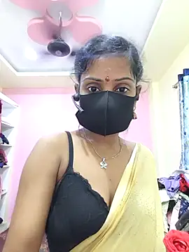 Snapshot of mounika26 chatting on 10/04/25, 05:44 mounika26 online show from 10/04/25, 05:44