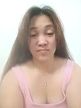 miumiu 00 online show from 11/17/25, 02:01