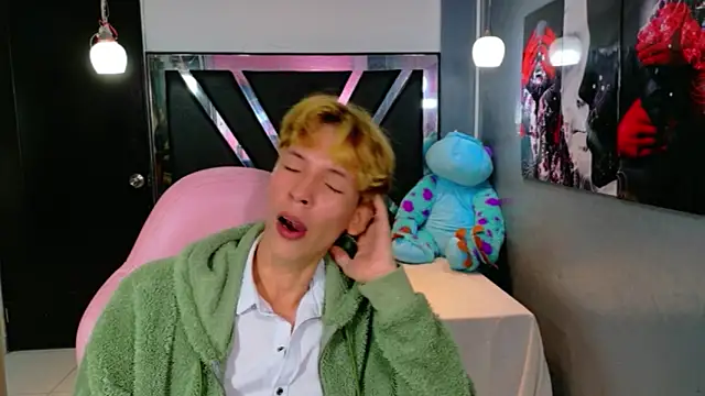 park jimin1 online show from 10/08/25, 12:14