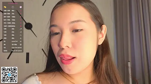 AlberthaEscue online show from 10/20/25, 04:13