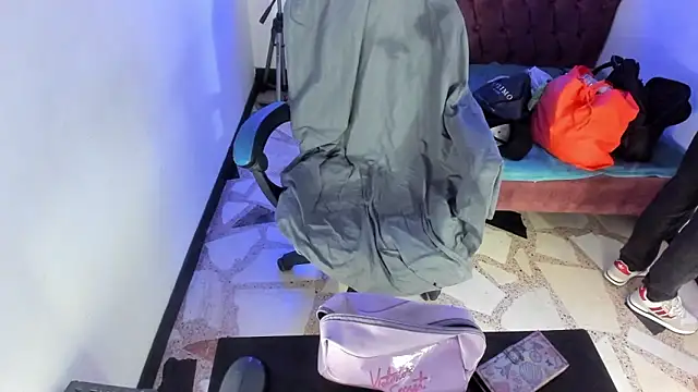 alison moon7 online show from 11/19/25, 02:17