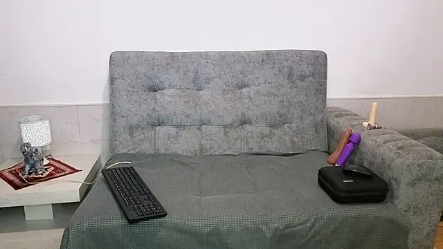 adahira08 online show from 10/22/25, 03:29