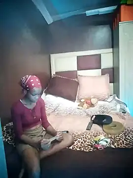 Snapshot of TinnyVsGiant chatting on 09/18/25, 01:35 TinnyVsGiant online show from 09/18/25, 01:35