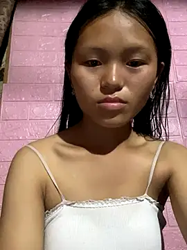 Snapshot of milo_bae chatting on 10/26/25, 10:36 milo bae online show from 10/26/25, 10:36