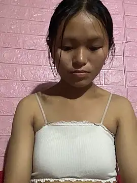 Snapshot of milo_bae chatting on 10/28/25, 01:42 milo bae online show from 10/28/25, 01:42