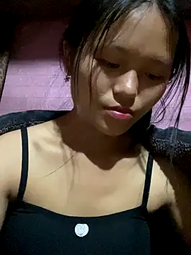 Snapshot of milo_bae chatting on 11/16/25, 05:02 milo bae online show from 11/16/25, 05:02