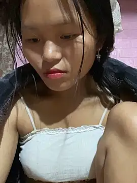 Snapshot of milo_bae chatting on 11/17/25, 02:17 milo bae online show from 11/17/25, 02:17