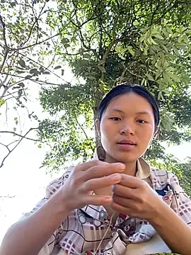 Snapshot of milo_bae chatting on 11/25/25, 02:55 milo bae online show from 11/25/25, 02:55