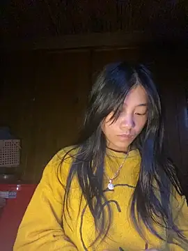 Snapshot of EmLy02 chatting on 10/08/25, 11:13 EmLy02 online show from 10/08/25, 11:13