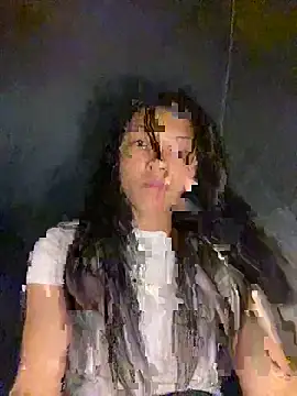 Snapshot of EmLy02 chatting on 10/14/25, 02:40 EmLy02 online show from 10/14/25, 02:40