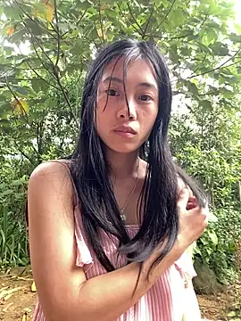 Snapshot of EmLy02 chatting on 10/17/25, 02:37 EmLy02 online show from 10/17/25, 02:37