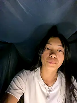 Snapshot of EmLy02 chatting on 10/19/25, 01:01 EmLy02 online show from 10/19/25, 01:01