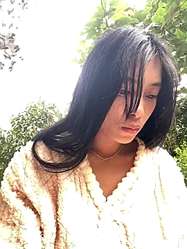 Snapshot of EmLy02 chatting on 10/24/25, 06:21 EmLy02 online show from 10/24/25, 06:21