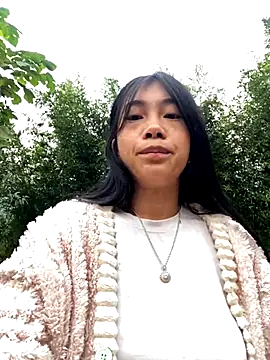 Snapshot of EmLy02 chatting on 10/30/25, 11:38 EmLy02 online show from 10/30/25, 11:38